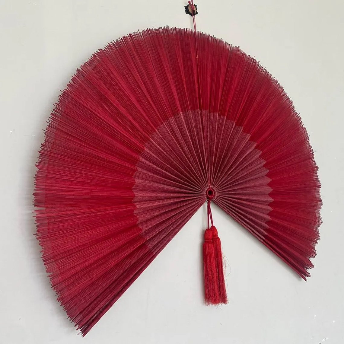 Bamboo Fan Wall Art Elegant Red Bamboo Wall Fan with Tassel for Home Decor1